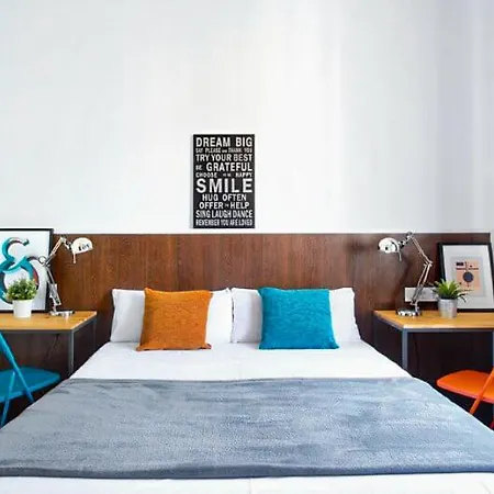 Traveller House 8 Bedroom * Barcelona