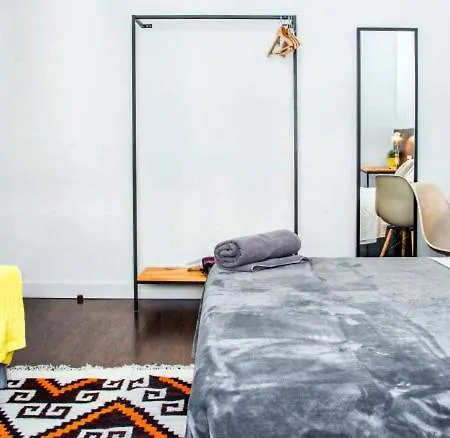 Traveller House 8 Bedroom Apartment Barcelona