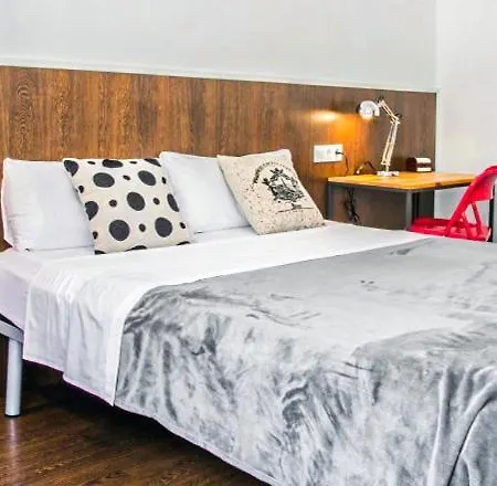 Traveller House 8 Bedroom Apartment *